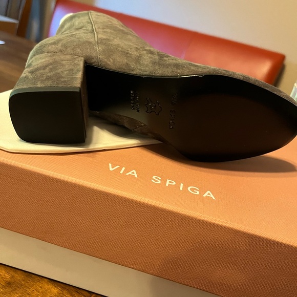 New via spiga Maury grey suede booties size 6.5 - Picture 3 of 4
